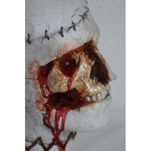 516 - HORROR HEAD SCULPTURE 
32 X 23CM