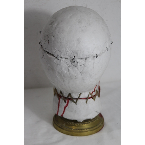 516 - HORROR HEAD SCULPTURE 
32 X 23CM