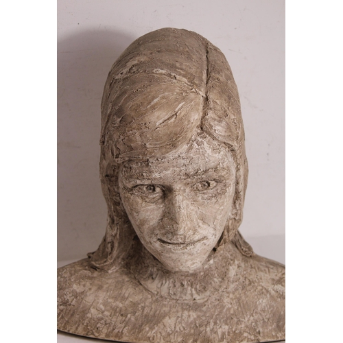 517 - HANDMADE BUST OF WOMEN
45 X 40CM