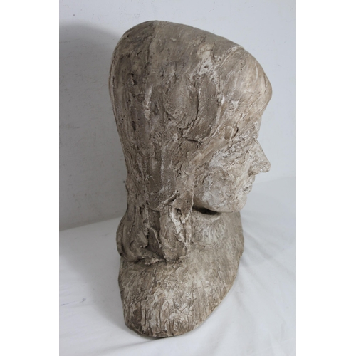 517 - HANDMADE BUST OF WOMEN
45 X 40CM