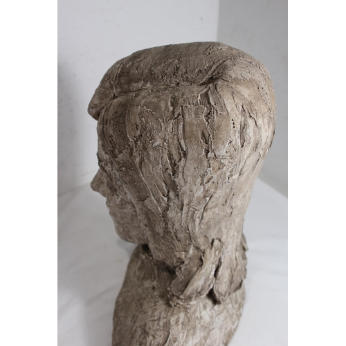 517 - HANDMADE BUST OF WOMEN
45 X 40CM