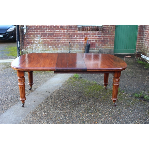 107 - ANTIQUE EDWARDIAN WIND OUT TABLE WITH TWO LEAVES
AND WINDER
145 X 120 X 74CM WITH BOTH LEAVES 236CM