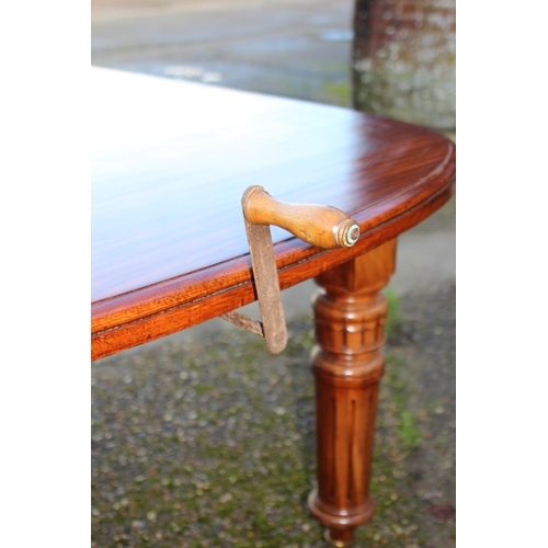 107 - ANTIQUE EDWARDIAN WIND OUT TABLE WITH TWO LEAVES
AND WINDER
145 X 120 X 74CM WITH BOTH LEAVES 236CM