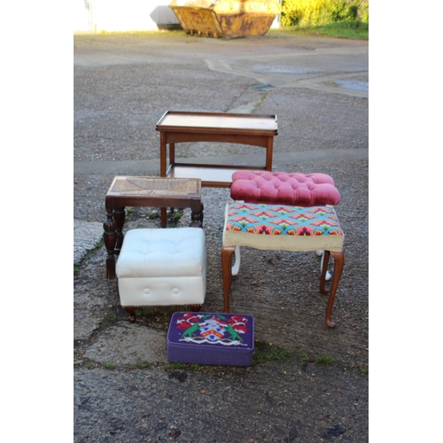 114 - QUANTITY OF VINTAGE STOOLS x5 PLUS TABLE
71 X 46 X 72CM