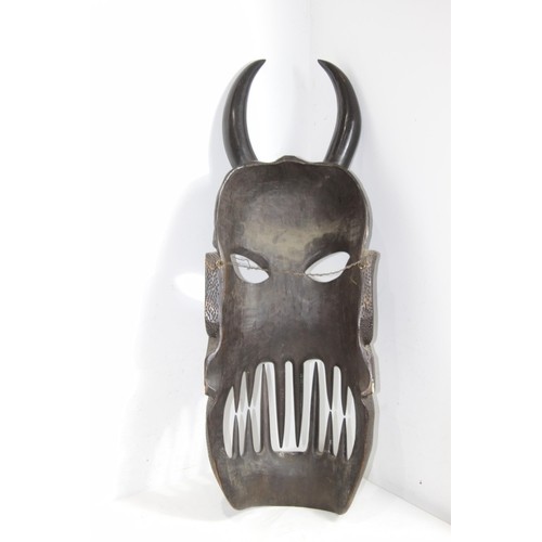 825 - LARGE ANTIQUE CARVED AFRICAN MASK
95CM