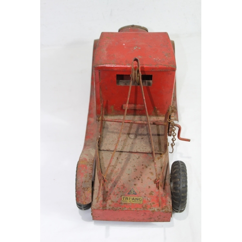 603 - VINTAGE TRI-ANG TRUCK
44 x 20cm