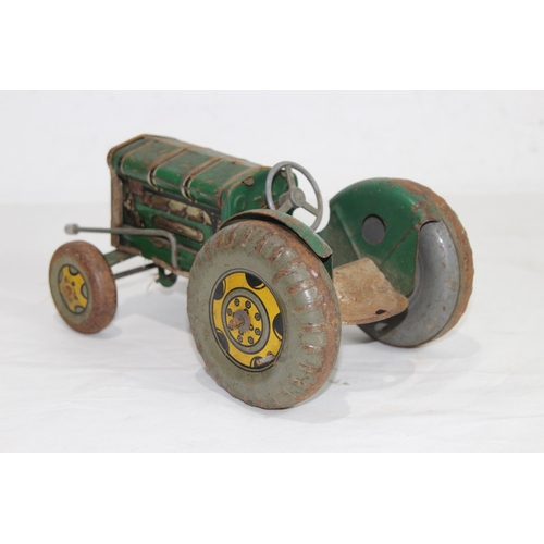 604 - VINTAGE TIN TRACTOR
20 X 12CM