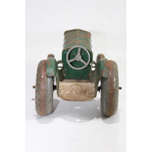 604 - VINTAGE TIN TRACTOR
20 X 12CM