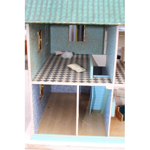 606 - VINTAGE DOLLS HOUSE 
64 X 45 X 50CM