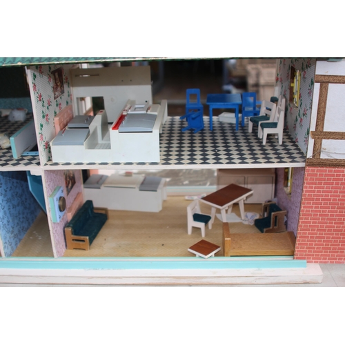 606 - VINTAGE DOLLS HOUSE 
64 X 45 X 50CM