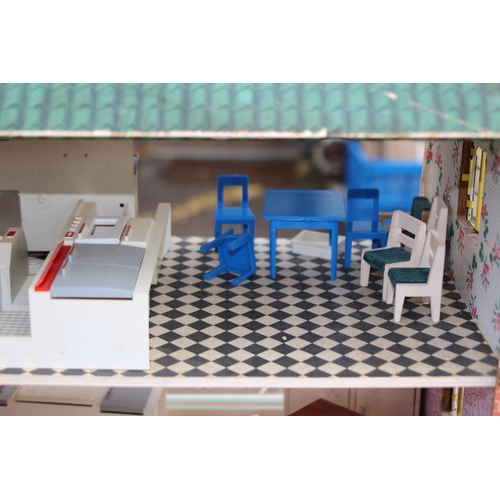 606 - VINTAGE DOLLS HOUSE 
64 X 45 X 50CM