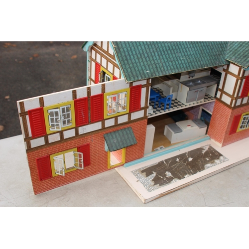 606 - VINTAGE DOLLS HOUSE 
64 X 45 X 50CM