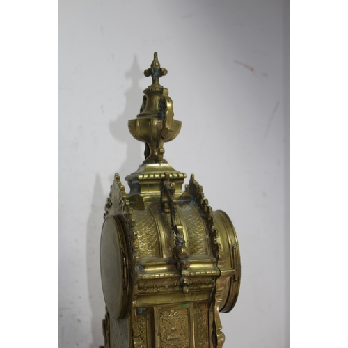 795 - ANTIQUE FRENCH BRASS MANTLE CLOCK
48 X 26 X 12CM