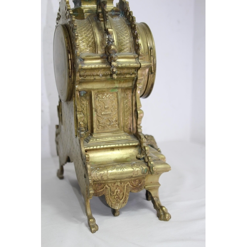 795 - ANTIQUE FRENCH BRASS MANTLE CLOCK
48 X 26 X 12CM