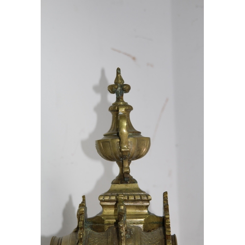 795 - ANTIQUE FRENCH BRASS MANTLE CLOCK
48 X 26 X 12CM