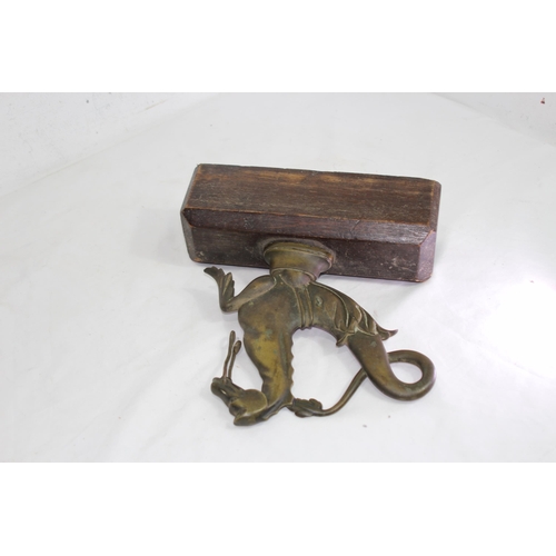 866 - VINTAGE HORSE DOORSTOP
28 X 8 X 31CM