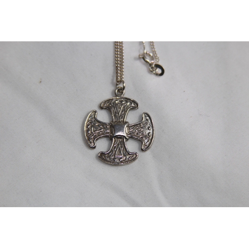 926 - CELTIC CROSS SILVER PENDANT NECKLACE