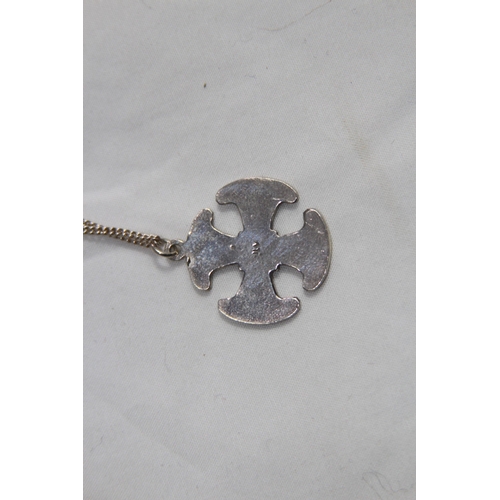 926 - CELTIC CROSS SILVER PENDANT NECKLACE