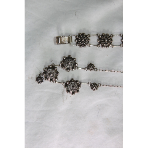 933 - SILVER JEWELLERY SUITE INCLUDING NECKLACE, BRACELET, RING AND EARRINGS - 50G