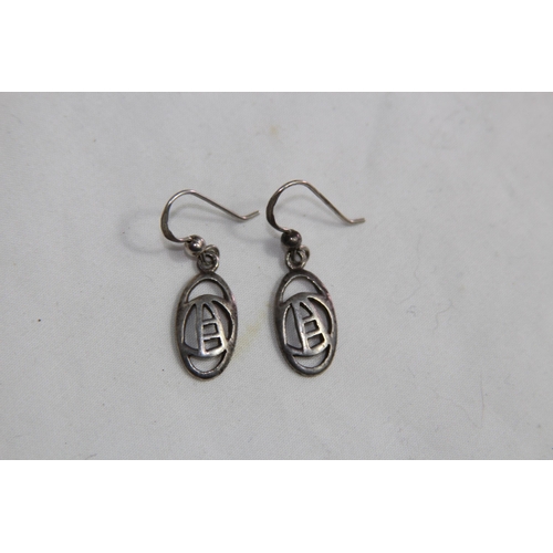 942 - PAIR OF SILVER AND LAPIZ LAZULI EARRINGS AND FOUR OTHER PAIR OF EARRINGS