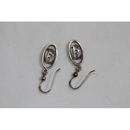 942 - PAIR OF SILVER AND LAPIZ LAZULI EARRINGS AND FOUR OTHER PAIR OF EARRINGS