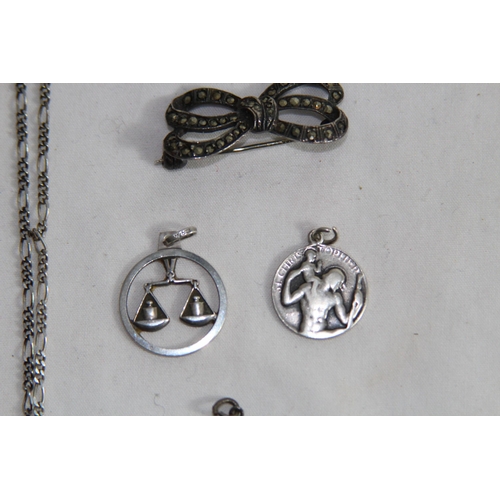 943 - ZEBRA SILVER PENDANT NECKLACE AND OTHER PIECES OF SILVER JEWELLERY