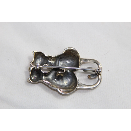 948 - LARGE SILVER DOUBLE CAT BROOCH WITH ONE CAT SET WITH RUBY EYES