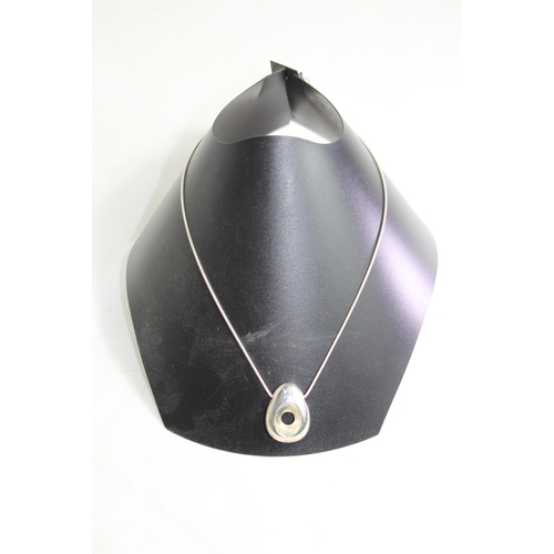 949 - CONTEMPARY DESIGN SILVER NECKLACE