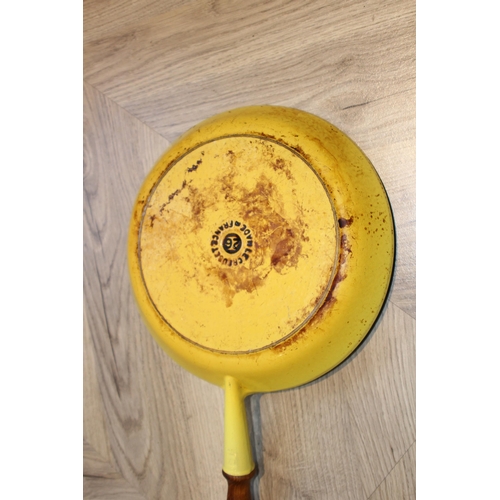 539 - LE CREUSET YELLOW FRYING PAN SIZE 26