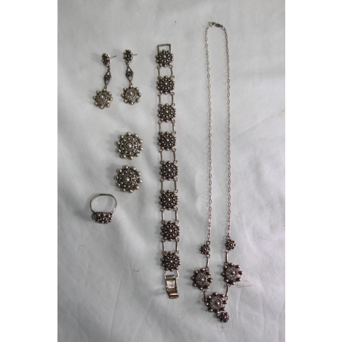 933 - SILVER JEWELLERY SUITE INCLUDING NECKLACE, BRACELET, RING AND EARRINGS - 50G