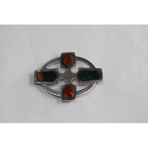 935 - FIVE CELTIC AND SCOTTISH INLAID SILVER BROOCHES