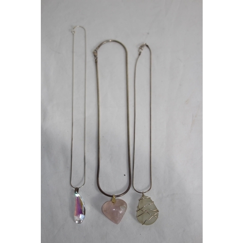 931 - 3 X SILVER NECKLACES INCLUDING PINK QUARTZ HEART SHAPED PENDANT - 47G