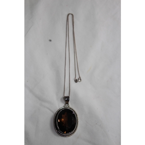 927 - LARGE SMOKEY CUT QUALTZ SILVER PENDANT NECKLACE