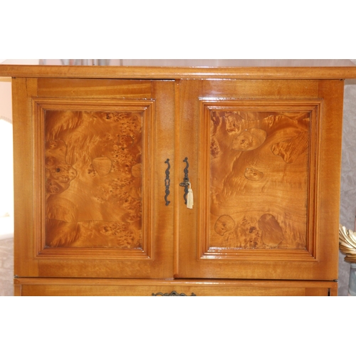 14 - REPRO YEW WOOD DRINKS CABINET with KEY
92 X 56 XX 118CM