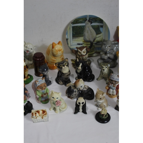 207 - QUANTITY OF ANIMAL FIGURES ETC