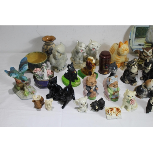 207 - QUANTITY OF ANIMAL FIGURES ETC