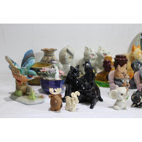 207 - QUANTITY OF ANIMAL FIGURES ETC