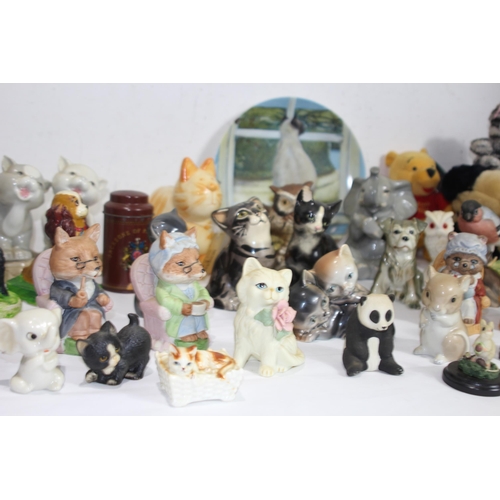 207 - QUANTITY OF ANIMAL FIGURES ETC