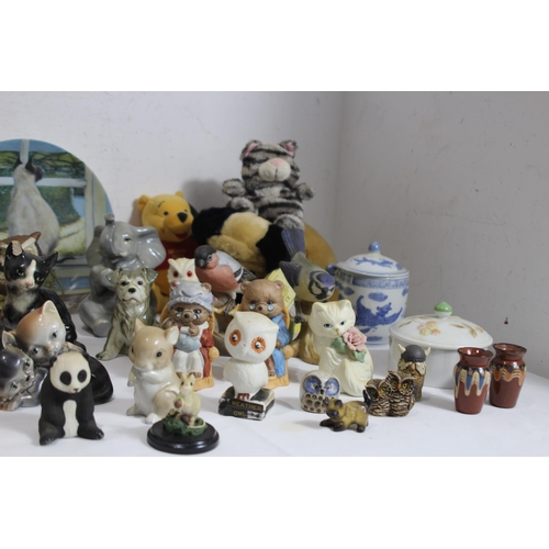 207 - QUANTITY OF ANIMAL FIGURES ETC