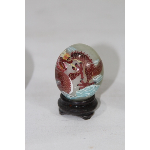 305 - 5 X SMALL PAINTED MARBLE EGGS ETC