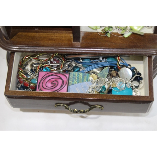 361 - JEWELLERY BOX AND CONTENTS
25 X 32CM