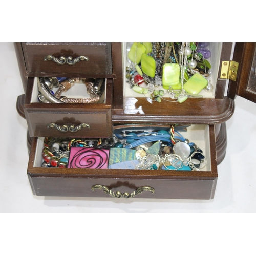 361 - JEWELLERY BOX AND CONTENTS
25 X 32CM