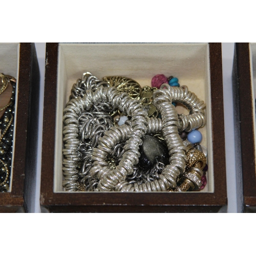 361 - JEWELLERY BOX AND CONTENTS
25 X 32CM