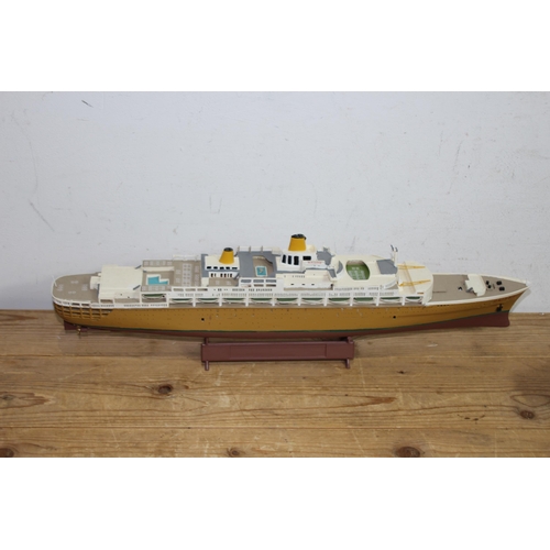 604 - QUANTITY OF MODELS BOATS  x9
56 X 14CM