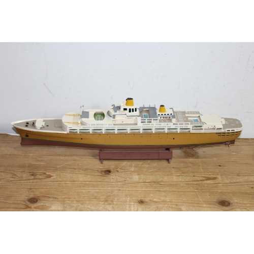 604 - QUANTITY OF MODELS BOATS  x9
56 X 14CM