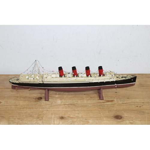 604 - QUANTITY OF MODELS BOATS  x9
56 X 14CM