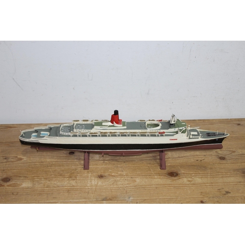 604 - QUANTITY OF MODELS BOATS  x9
56 X 14CM