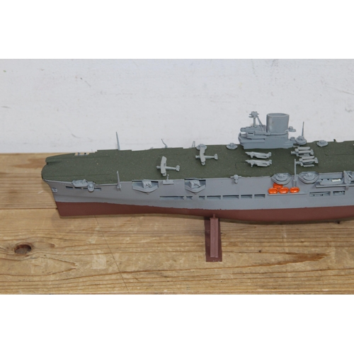 604 - QUANTITY OF MODELS BOATS  x9
56 X 14CM