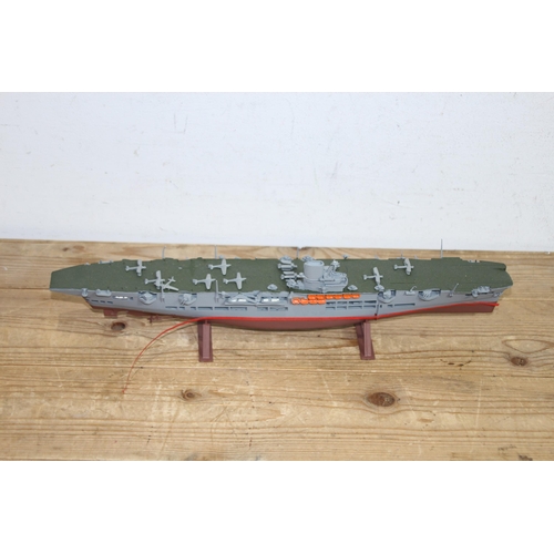 604 - QUANTITY OF MODELS BOATS  x9
56 X 14CM