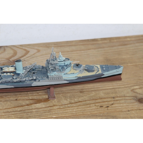 604 - QUANTITY OF MODELS BOATS  x9
56 X 14CM